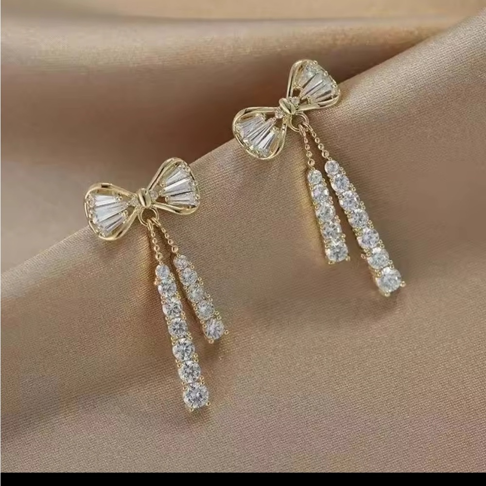 Elegant Gold Bow Dangle Earrings